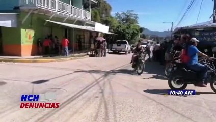 Скачать видео: ¡Brutal! Desconocidos ultiman a mujer en el Centro de El Negrito, Yoro