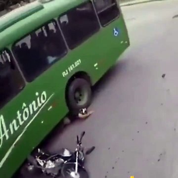 Motards, mettez la casque, c'est plutot utile, la preuve