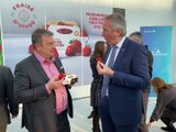 Heureux de pouvoir goûter des fraises issues d'une autonomie alimentaire durable