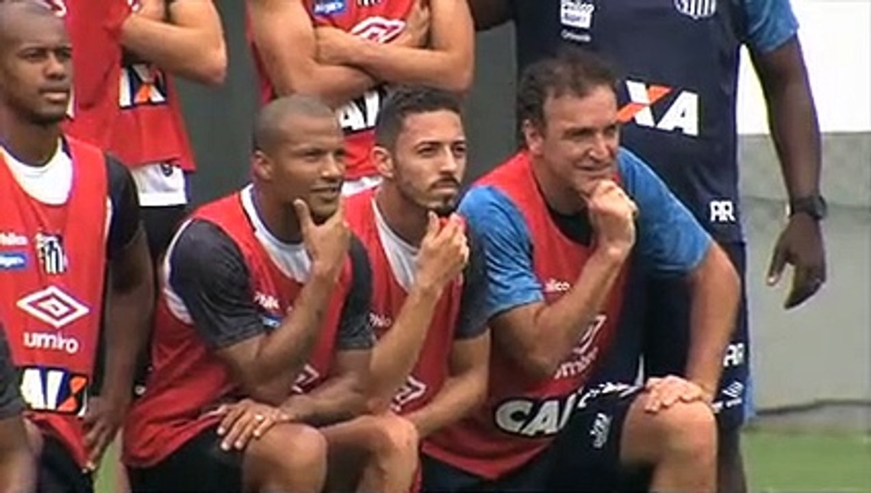 Santos se prepara para enfrentar o Fluminense veja imagens do treino