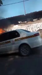 Un taxi se incendió en Roca y Bernabe Araoz 1