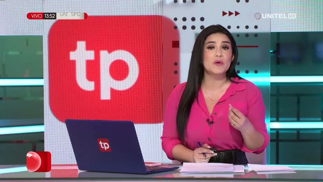 Viajeros caminan más de una hora para pasar punto de bloqueo en la carretera Oruro - Cochabamba