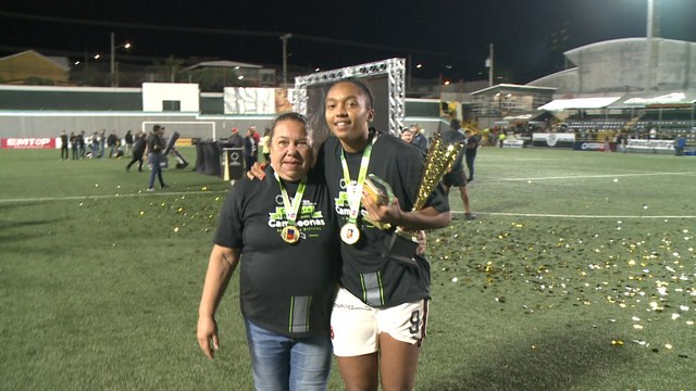 Delantera Mia Corbin deja Alajuelense para irse al fútbol europeo