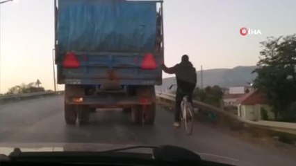 Trafikte tehlikeli yolculuk kamerada