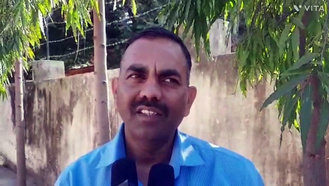 पुलिस चौकी के पास सब्जी के ठेले वाले को बनाया द...