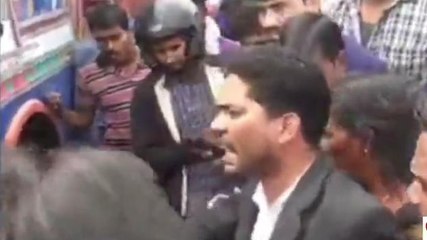 सिंगरौली:बाइक सवार गर्भवती महिला को ट्रक ने मारी टक्कर,गाड़ी हुई चकनाचूर,महिला हुई घायल