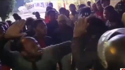 मुरादाबाद:ट्रक और कार की भिडंत के बाद भीड़ ने ट्रक ड्राइवर और क्लीनर को पीटा,वीडियो वायरल