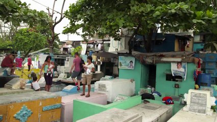 Extreme Poverty - These People Live in a Cemetery