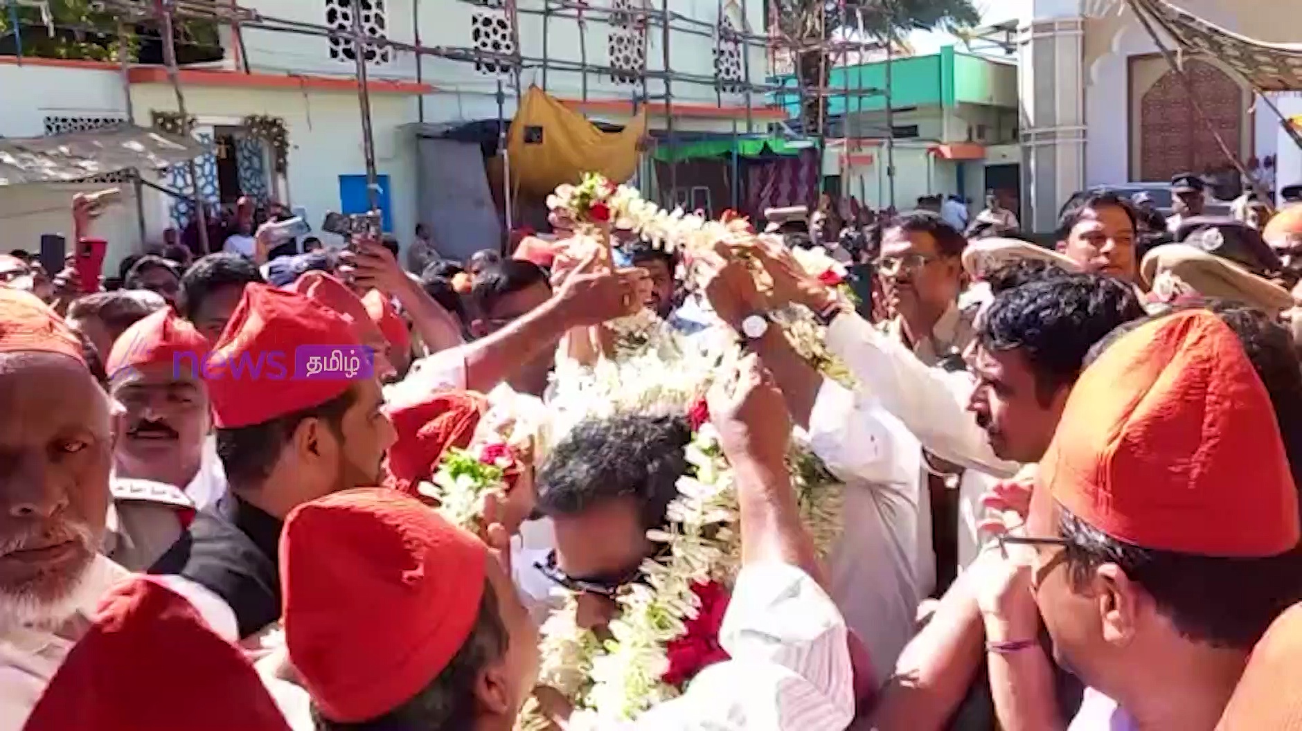 Watch : கடப்பா தர்காவில் ஏ.ஆர்.ரஹ்மான் & ரஜினி - உற்சாக வரவேற்பு!