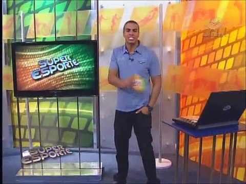 Zico e outros craques participam de jogo em prol da solidariedade