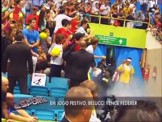 Bellucci vence Federer em clima de descontração em São Paulo