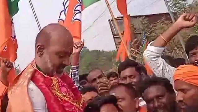 కరీంనగర్: మరో గంటలో బహిరంగ సభకు చేరుకోనున్న ప్రజా సంగ్రామ యాత్ర