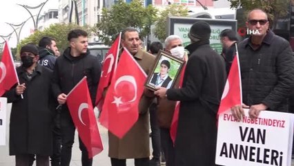 Van'da evlat nöbetindeki baba: "15 yaşından küçük kızlarımızı dağa kaçırdılar"