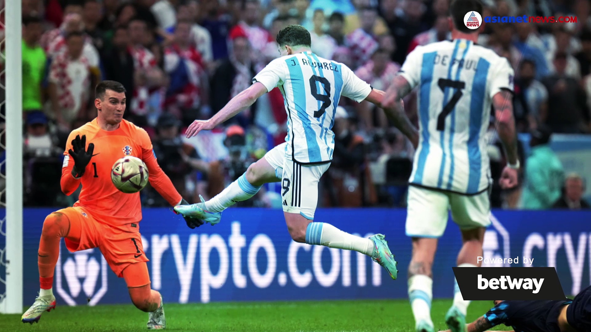 ആരാധകൻ അൽവാരെസ്, മെസിയുടെ പകരക്കാരനാവുമോ ഈ ഫാൻ ബോയ്?