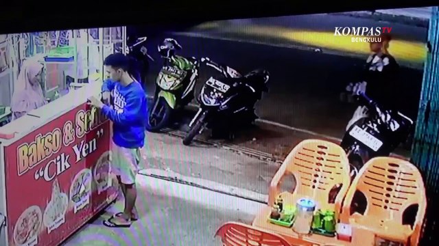 Aksi Nekat Pelaku Pencurian Ponsel Terekam CCTV