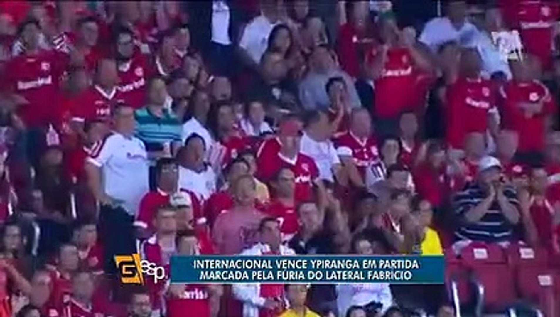Vitória do Inter é marcada por fúria de lateral