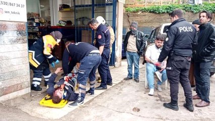 Kartal'da sürücüsünün hakimiyetini kaybettiği kamyonet binaya çarptı: 2 yaralı