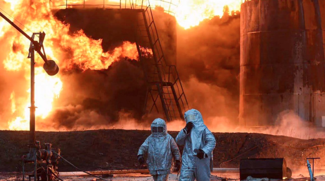 Gigantische Explosion in russischer Öl-Raffinerie!