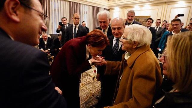 İmamoğlu'nun sürpriz ziyaretçisi! Odaya girince Meral Akşener koşup elini öptü