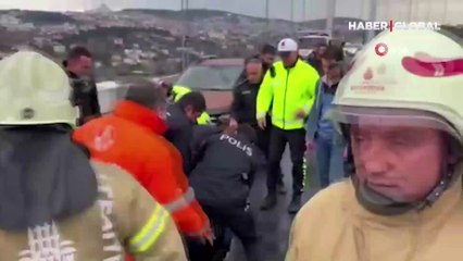 15 Temmuz Şehitler Köprüsü'nde hareketli dakikalar! Aracının üzerine çıkıp benzin döktü, itfaiyecinin su müdahalesiyle kurtuldu