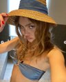 Lily-Rose Depp affiche ses aisselles non épilées sur Instagram et ses fans la remercient