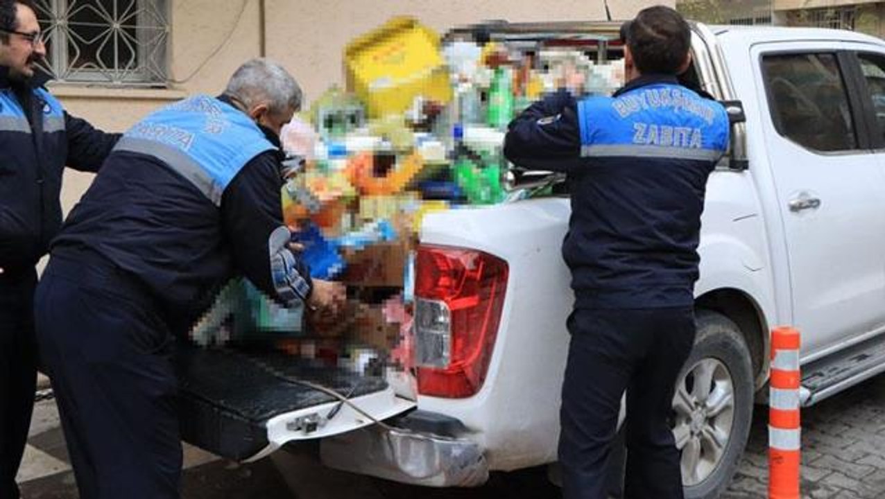Şanlıurfa'da zincir marketlerde çok sayıda tarihi geçmiş ürün ele geçirildi! Bebek mamasının dahi tarihinin geçmiş olması tepki çekti