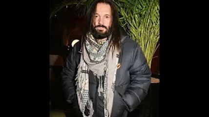 Francis Lalanne avait expédié ses 4 enfants "au bout du monde" - Il en élève un 5ème avec sa compa