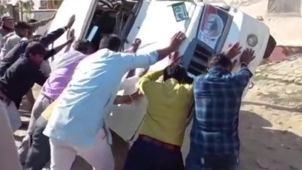 मथुरा: तेज रफ्तार बोलेरो अनियंत्रित होकर पलटी, देखें वीडियो