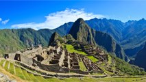 Proteste in Peru: Tourist:innen sitzen am Machu Picchu fest