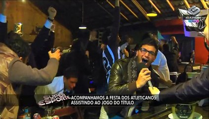 Torcida do Galo lava a alma em comemoração em bar de São Paulo