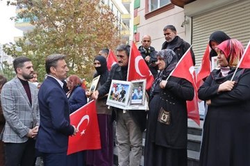 BAHÇELİEVLER BELEDİYE BAŞKANI BAHADIR'DAN EVLAT NÖBETİNDEKİ AİLELERE ZİYARET