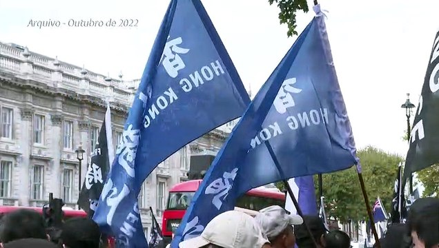 China ameaça o Reino Unido com represálias após confrontos no consulado de Manchester