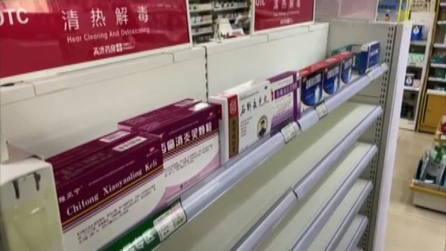 Cina, stop tracciamento ma aumentano casi Covid e mancano farmaci