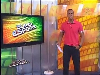 Thiago Oliveira conversa com o argentino Riquelme