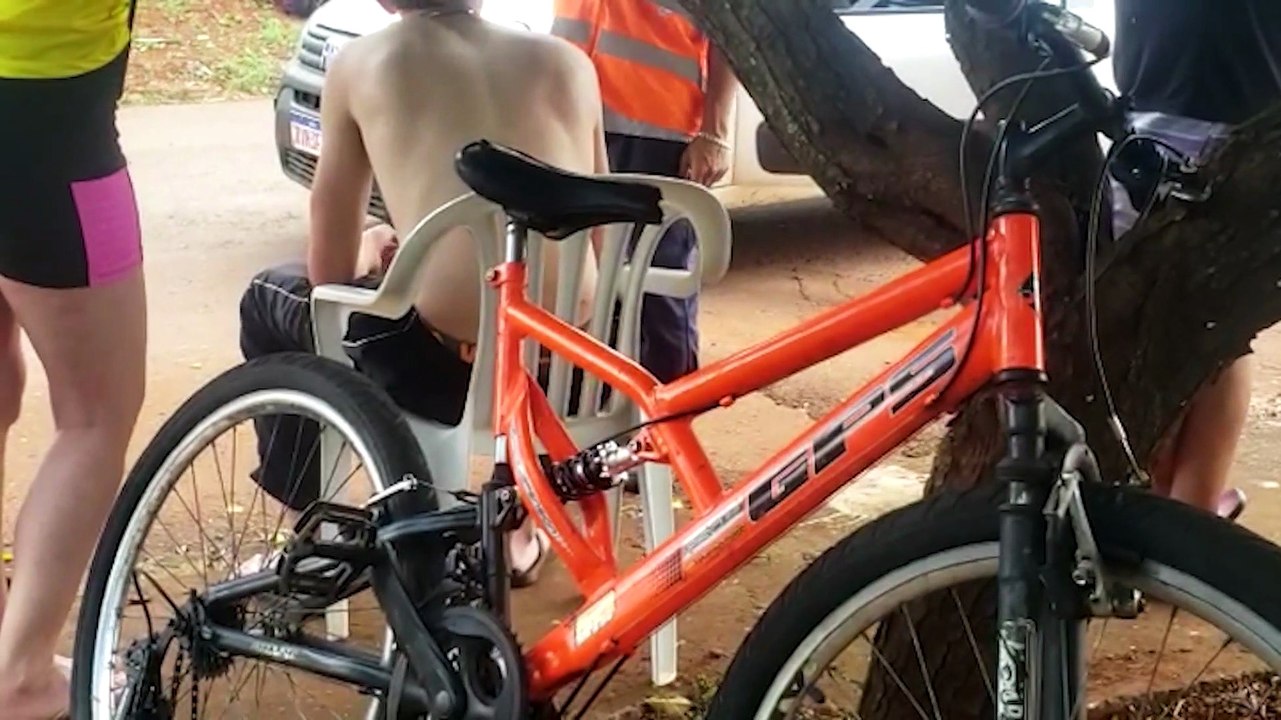 Ciclista fica ferido ao se envolver em acidente no Cascavel Velho