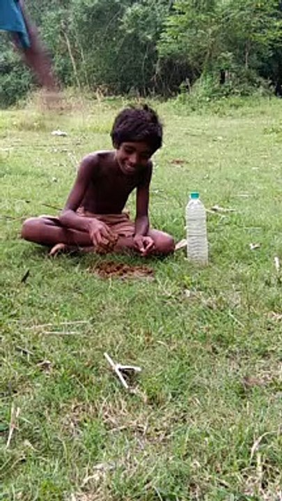 দেখুন গরুর গোবর কিভাবে খাচ্ছে মানুষ#Audiprasen