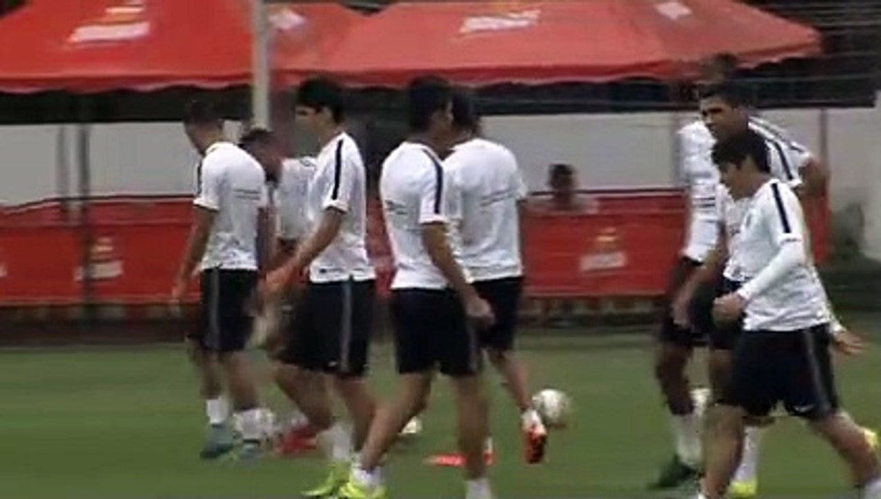 Santos treina para encarar o Grêmio em Porto Alegre