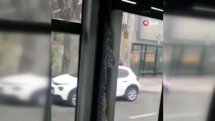 Sultangazi'de kasisten hızlı geçen İETT otobüsünün camı patladı