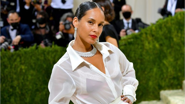 VOICI : Je n'oublierai jamais : Alicia Keys évoque un souvenir de Noël qui l'a marquée durant son enfance