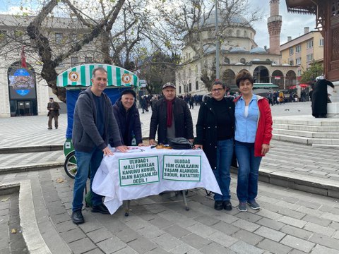 Uludağ Alan Başkanlığı'na karşı açılan imza kampanyasına zabıta müdahale etti