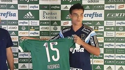 Palmeiras apresenta o volante Rodrigo