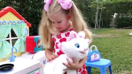 Diana and Papa Pretend Play with toy Musical Instruments
