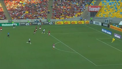 Camaronês Joel é apresentado no Santos