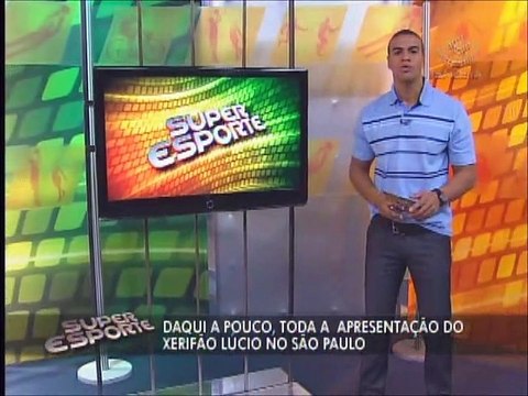 Amigos de Ronaldo vencem amigos de Zidane em jogo beneficente