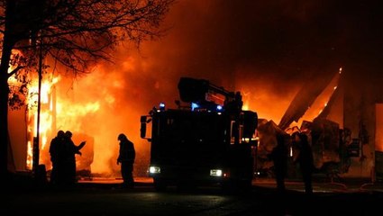 Fransa'da bir apartmanda çıkan yangında 5'i çocuk 10 kişi öldü