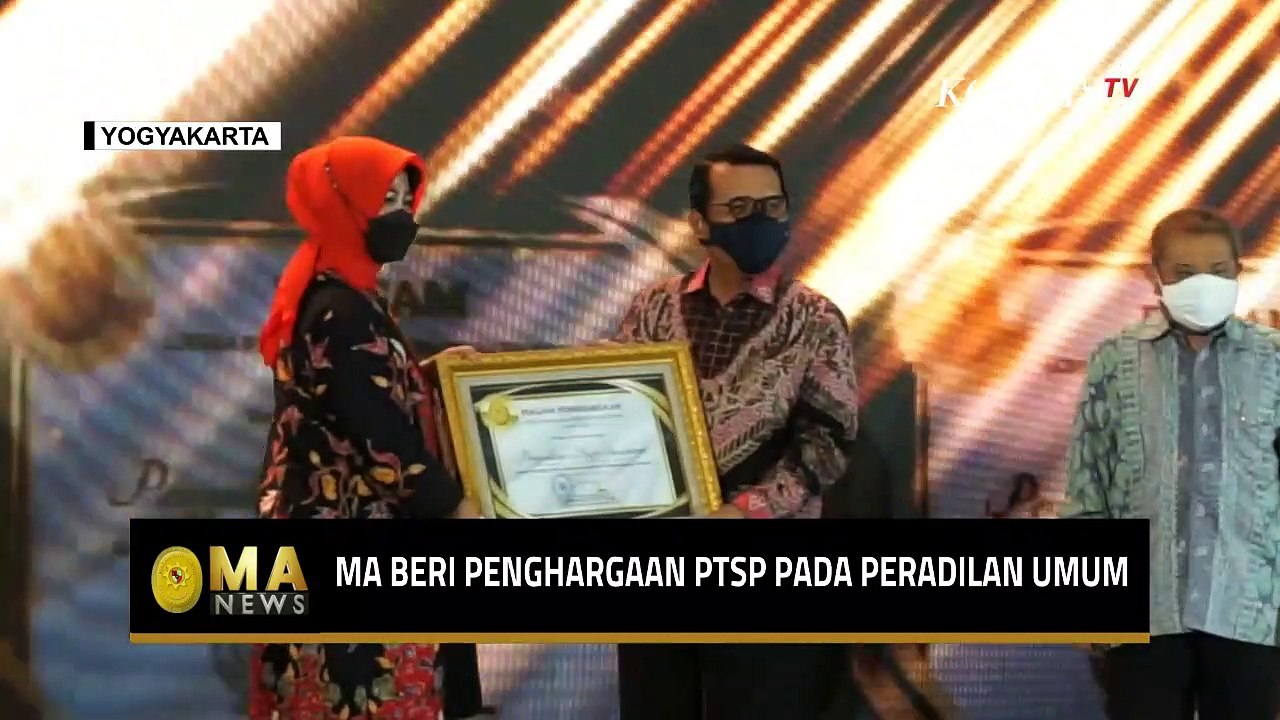 Ketua MA Berikan Langsung Penghargaan ke Pemenang Lomba PTSP pada Peradilan Umum - MA NEWS