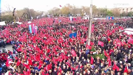 Ezrek tüntettek az isztambuli polgármester mellett
