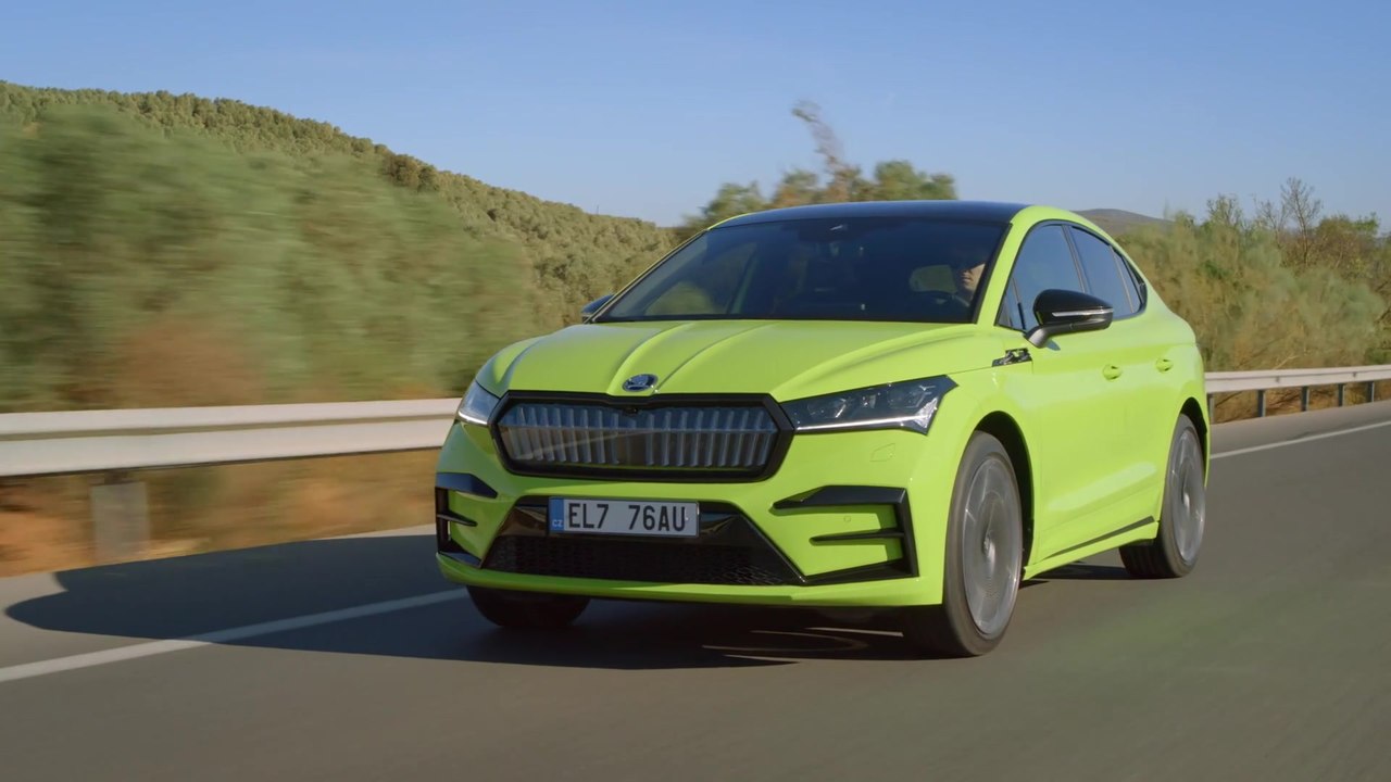 The new ŠKODA ENYAQ COUPE RS iV in Mamba Green Driving Video