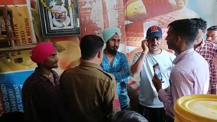 ग्रामीणों ने दो संदिग्धों को पकड़़ पुलिस के हवाले किया