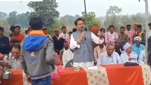 भैंंसदेही:चुनाव को लेकर विधायक के बिगड़े बोल,कहा मेरे कहने पर मत देना वोट,वायरल हुआ वीडियो